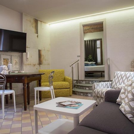 Appartamento Vacanze / Holiday Flat Farfalle&Rossobarbera Montegrosso d'Asti Екстер'єр фото